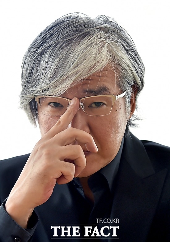 꼰대 덤벼! 임상수 감독은 나의 절친 악당들에서 청춘남녀를 주인공으로 내세워 기성세대의 꼰대기질을 유쾌하게 꼬집는다. /이새롬 기자