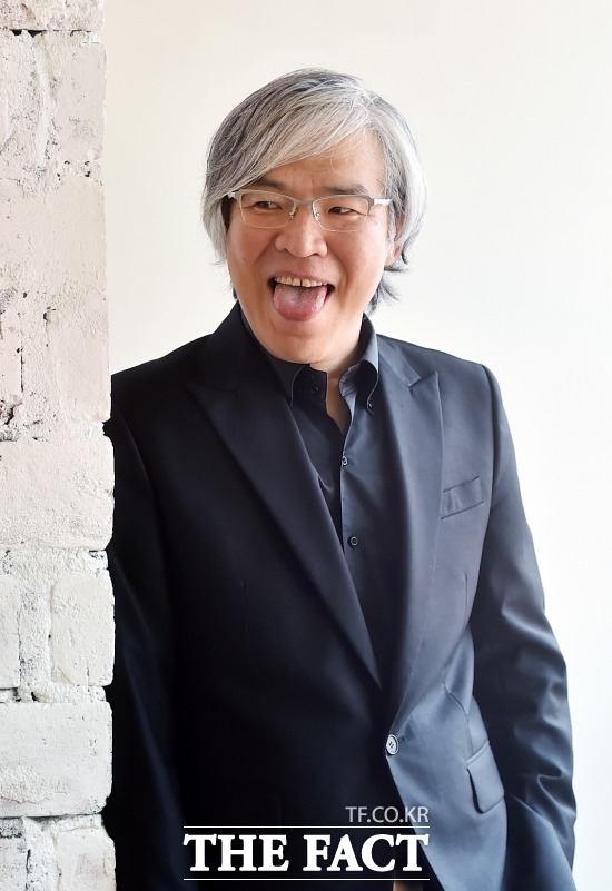 나의 절친 악당들을 연출한 임상수 감독. 임상수 감독은 이번 작품이 거창한 메시지나 대단한 의미를 부여하기보단 유쾌한 작품으로 비쳐지길 바란다고 강조했다. /이새롬 기자