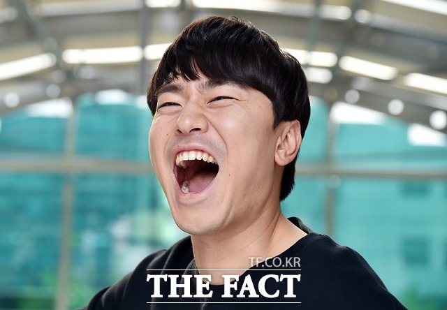 친구 출연료를 부모님께 드렸을 때가 생각나요. 데뷔 시절의 기억은 이시언을 즐겁게 한다. /이새롬 기자