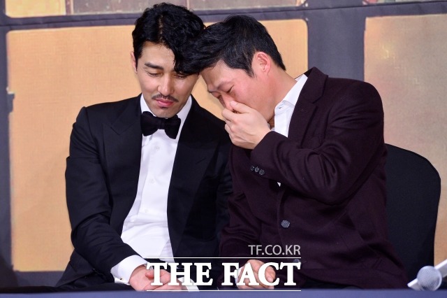 삼시세끼 제작 발표회에서 차승원(왼쪽)과 유해진. tvN은 삼시세끼 시리즈로 예능 다크호스 자존심을 지켰다. /남윤호 기자