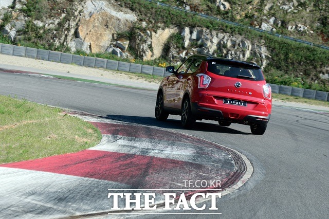 가속페달을 밟았을 때 시속 80km까지는 가볍게 치고 나갔고, 140km~150km 구간까지도 막힘이 없다. 특히, 안정적인 코너링은 유럽 메이커 브랜드와 비교해도 손색이 없다.