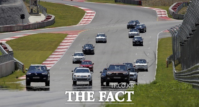 3년여의 개발기간으로 새롭게 탄생한 티볼리 디젤은 유로6 e-XDi160 엔진이 적용돼 최고 출력 115마력, 최대토크 30.6kg.m를 발휘한다.