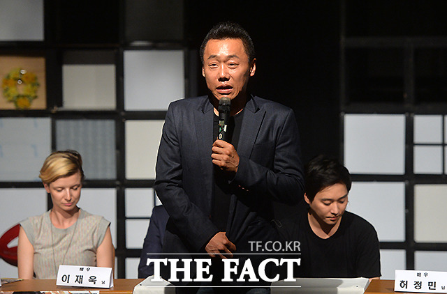 백재현, 기자회견 첫 마디 죄송하다 백재현이 동성추행으로 징역 4개월을 선고받고 뮤지컬 내 아내에게 애인이 있다 기자간담회에 참석해 사과했다. /문병희 기자