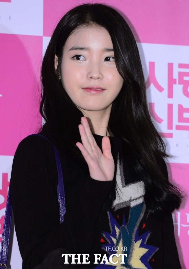 아이유 무한도전 무릎 아이유가 무한도전에서 무릎을 선보여 화제다./ 더팩트 DB