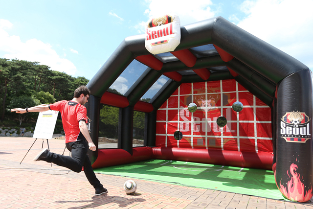 FC서울 다양한 이벤트 FC서울이 포항 스틸러스와 2015 하나은행 FA컵 8강전을 앞두고 다양한 이벤트를 펼친다. / FC서울 제공