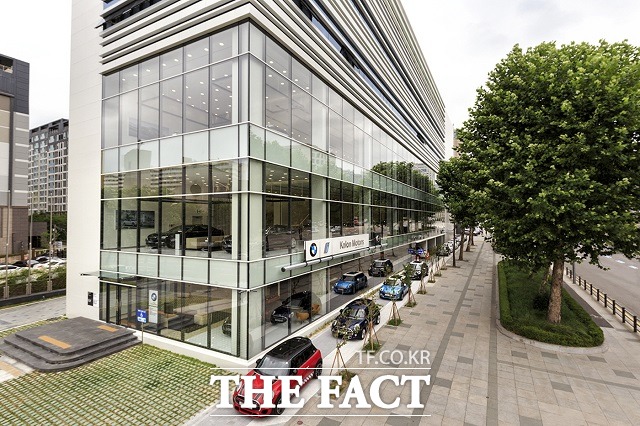 BWM 코리아 삼성전시장 신축 이전 BMW 코리아는 자사의 공식 딜러인 코오롱모터스가 강남구 영동대로에 BMW/MINI 삼성전시장을 신축 이전 오픈했다고 21일 밝혔다. / BMW 코리아 제공