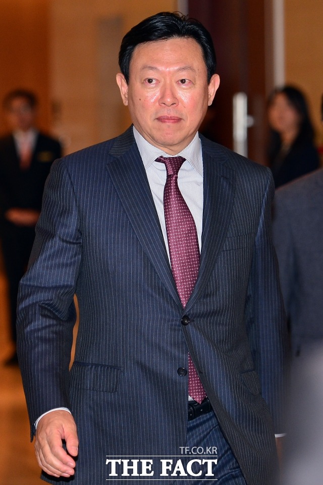 부산창조경제혁신센터·중소기업 상생관서 현장 경영 신동빈 롯데그룹 회장이 21일 부산창조경제혁신센터와 롯데백화점 중소기업 상생관을 방문해 중소기업과 소상공인들을 지속적으로 지원하며 상생하겠다고 밝혔다. /더팩트DB