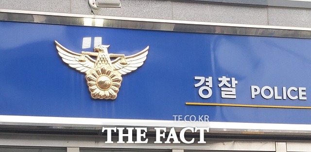 신체 중요 부위 노출하면 쇠고랑 최근 경찰은 바바리맨 같은 노출에 대해 처벌을 강화, 책임을 엄히 물을 방침이다./신진환 기자