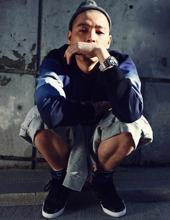 정규 앨범도 조만간 공개 래퍼 이센스가 신곡 비행 음원을 공개됐다. /비스츠앤네이티브스 제공