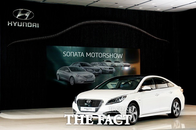 현대차 쏘나타 모든 것 보여드립니다 현대자동차가 자사 대표 베스트셀링모델인 중형 세단 쏘나타의 출시 30주년을 맞아 도전과 혁신 그리고 새로운 시작을 한 자리에서 보여주는 쏘나타 모터쇼를 진행한다고 28일 밝혔다. / 현대자동차 제공