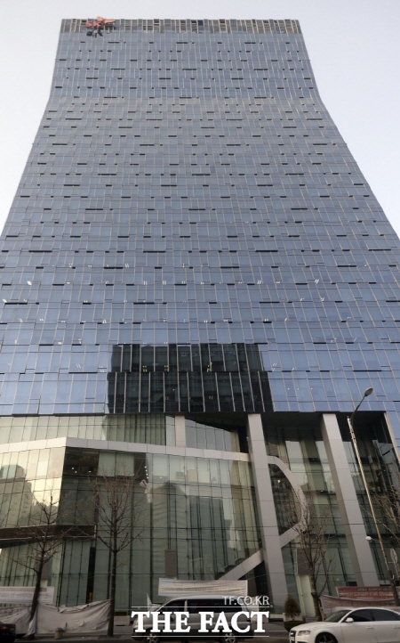 구식 인터넷? 미래부의 ‘유선 통신서비스 통계 현황’에 따르면 초고속통신망과 광동축혼합망 가입자가 사업자 중 유일하게 SK텔레콤만 지속적으로 증가한 것으로 나타났다./ 더팩트DB