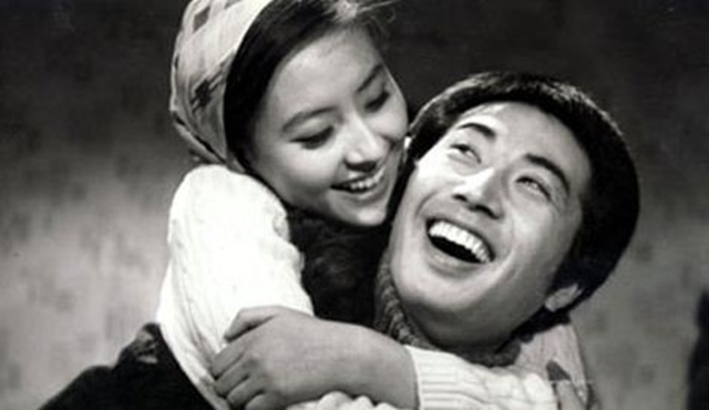 신격호 롯데그룹 총괄회장의 셋째 부인 서미경 씨가 영화배우로 활동하던 모습 /영화 단둘이서(1976) 스틸