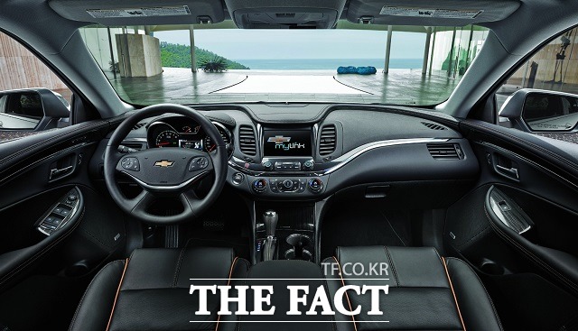 임팔라는 반세기 동안 꾸준한 인기를 이어 온 클래식 스타일링을 계승하는 한편, 쉐보레 패밀리룩을 재해석해 세련된 프리미엄 스타일을 강조했다.