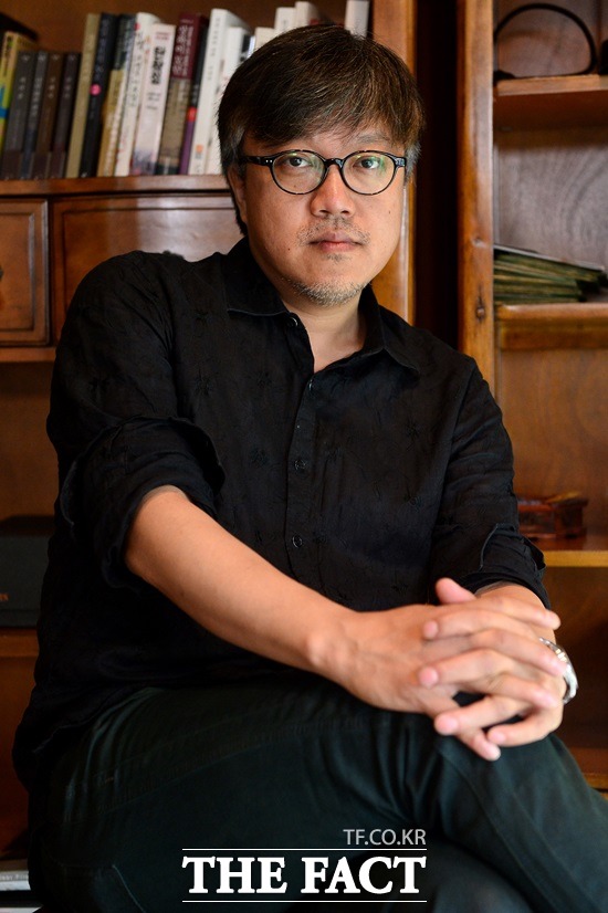 믿고 보는 감독. 최동훈 감독은 빠르고 긴장감 넘치는 편집과 촘촘한 스토리로 영화 팬들에게 사랑받고 있다. /남윤호 기자