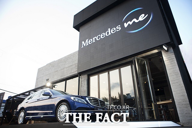 벤츠 코리아, 부산서 두 번째 메르세데스 미 팝업 시트 스토어 오픈 메르세데스-벤츠 코리아가 부산 광안리에서 벤츠의 브랜드와 제품을 경험할 수 있는 특별한 브랜드 공간인 메르세데스 미 부산을 오는 30일까지 운영한다. / 벤츠 코리아 제공