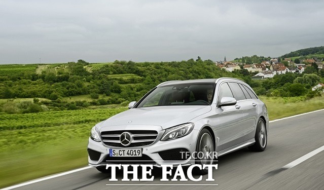 벤츠 코리아, 왜건형 모델 더 뉴 C클래스 이스테이트 공개 메르세데스-벤츠 코리아가 5일 자사 엔트리급 모델인 C클래스의 왜건형 모델 더 뉴 C클래스 이스테이트를 국내 최초로 공개했다. / 벤츠 코리아 제공
