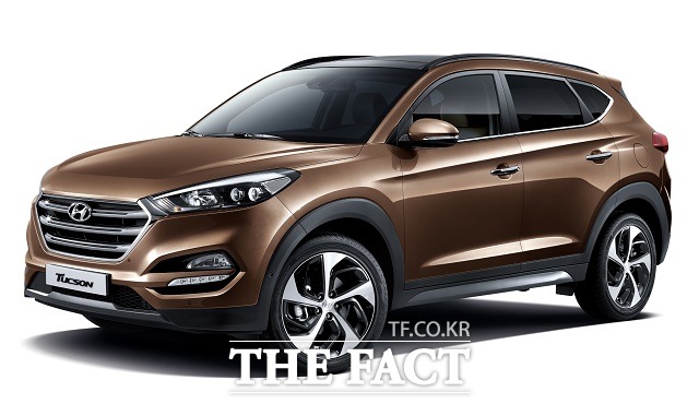 현대차 투싼, 유럽서 최고 소형 SUV 인정받아 6일 현대자동차는 자사 소형 스포츠유틸리티차량(SUV) 투싼이 독일 자동차 전문잡지 아우토빌트와 아우토자이퉁이 최근 시행한 콤팩트 SUV세그먼트 차량 비교 평가에서 1위에 올랐다고 밝혔다. / 현대자동차 제공