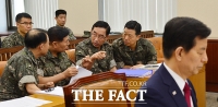 [TF포토] '다급한 국방부 관계자들'