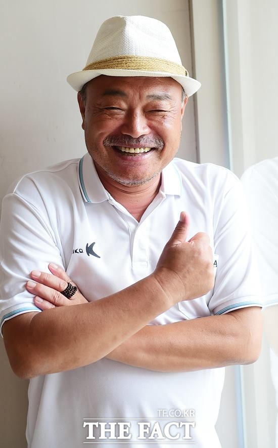 선심성 공약 아니다 김흥국은 가수의 날을 국민과 함께 하는 축제로 승화시키면 일석이조의 효과를 낼 수 있다고 했다. /배정한 기자