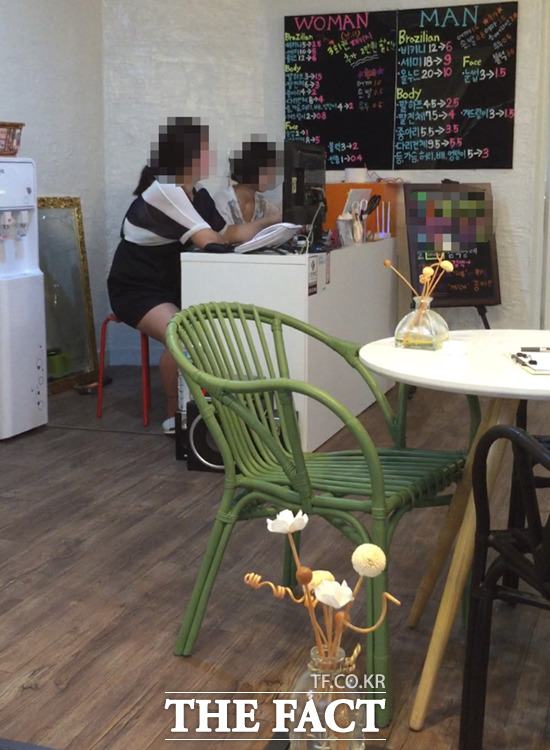 요즘 예약이 많아요 14일 서울 마포구 서교동에 위치한 왁싱 가게의 왁서들은 브라질리언 왁싱은 질염 예방과 위생 개선에 효과가 있다고 입을 모았다. /서교동=박수민 인턴기자