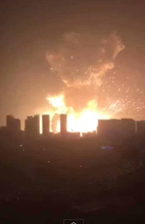 16일 중국 신화통신은 텐진 물류창고 폭발사고로 소방관 등 112명이 사망하고 95명이 실종됐다고 보도했다./유튜브 영상 화면 갈무리