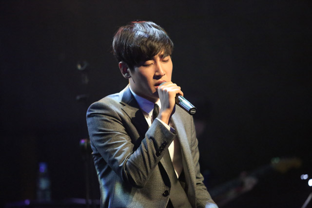 박재정 더할 나위 없이 행복해요  가수 박재정이 지난 11일 오후 서울 마포구 서교동 브이홀에서 미스틱 오픈런 공연을 했다. /미스틱엔터테인먼트 제공