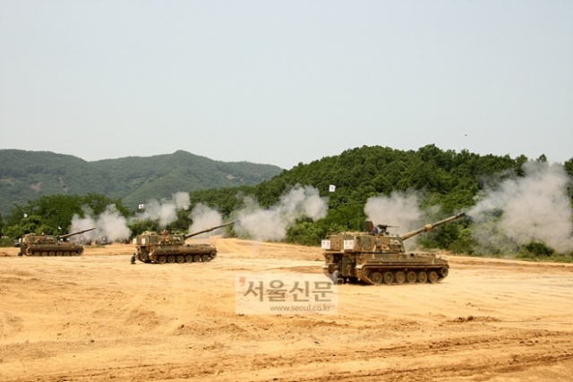 北, 미사일 도발 징후 21일 정부 관계자에 따르면 북한이 고사포와 평곡사포를 남쪽으로 발사한 데 이어 이번에는 단·중거리 미사일 발사 태세에 들어간 것으로 알려졌다./서울신문 제공