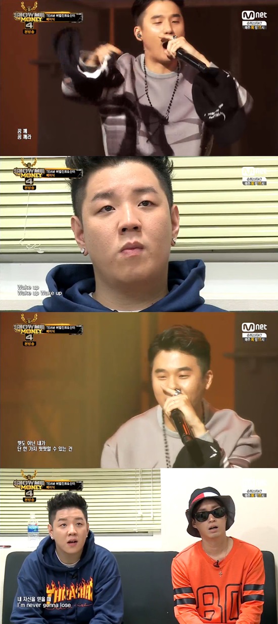 쇼미더머니4 베이식. 21일 오후 방송된 엠넷 쇼미더머니 시즌4에서 베이식이 멋진 무대를 선사해 경쟁자 이노베이터를 긴장하게 했다. /쇼미더머니4캡처