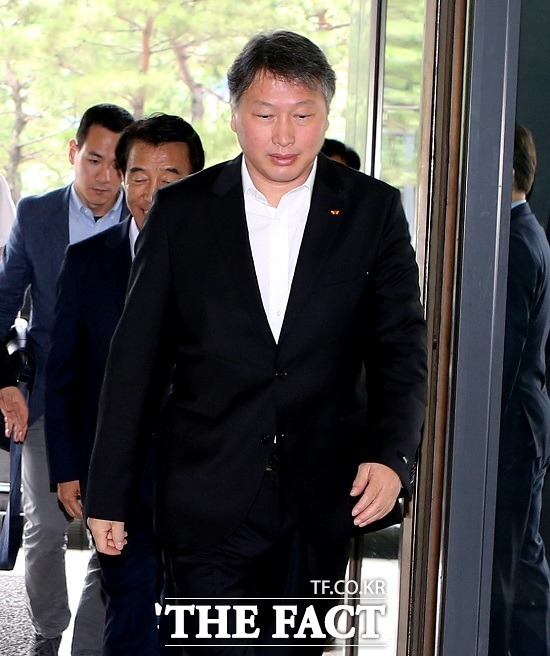23일 재계에 따르면 최태원 SK그룹 회장이 오는 26일 선친인 최종현 회장의 묘소가 있는 선영을 방문해 성묘할 예정이다./더팩트DB