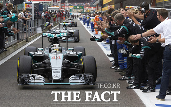 메르세데스 AMG 페트로나스 F1의 간판스타, 루이스 해밀턴과 니코 로즈버그가 2015 F1 벨기에 그랑프리에서 우승을 차지하는 기염을 토했다. 시즌 일곱 번째 원-투 피니쉬다./메르세데스-벤츠 코리아 제공