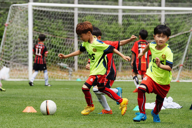 FC서울 꿈나무 발굴 프로젝트 FC서울의 유소년 축구교실 Future of FC서울 와이즈야드에서 야드 프로반 공개테스트를 연다. / FC서울 제공