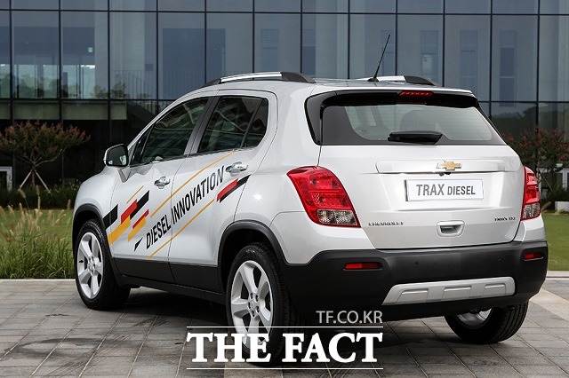 쉐보레 트랙스 디젤의 가격(자동변속기 기준)은 ▲LS 2195만 원 ▲LS 디럭스 패키지 2270만 원 ▲LT 2355만 원 ▲LT 레더 패키지 2436만 원 ▲LTZ 2495만 원이다.