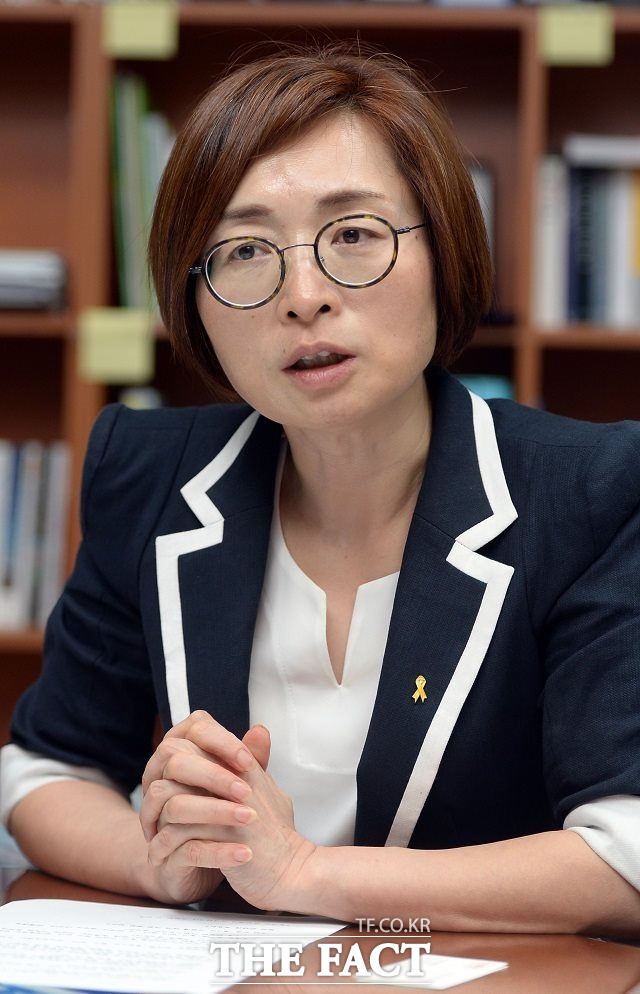 재벌개혁이 먼저다!  은수미(52·비례대표·을지로위원회 기획분과장·환경노동위원회) 새정치민주연합 의원은 노동개혁이 먼저가 아니라 재벌개혁이 우선해야 한다고 했다. 은 의원이 재벌개혁에 관해 이야기하고 있다. /국회=임영무 기자