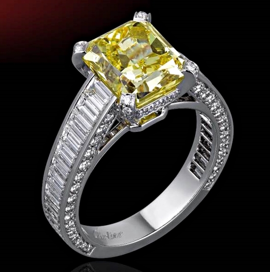 현대백화점은 28일부터 압구정본점 개점 30주년을 기념해 세계에서 단 하나 밖에 생산되지 않은 까르띠에 옐로 다이아몬드 링을 선보인다고 27일 밝혔다. /현대백화점 제공