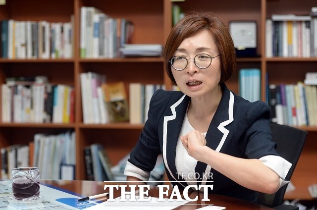 은 의원은 기업들이 1년 실적을 결산해 남은 이익 일부를 노동자들에게 배분하는 이익공유제법을 검토 중이다. 그는 가짜 노동개혁이 아니라 진짜 재벌개혁을 해야 할 때라고 목소리를 높였다. /국회=임영무 기자