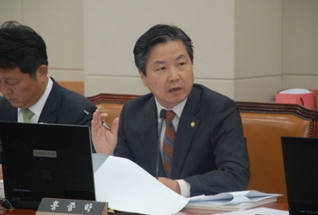 임대주택 공급 활발하게 홍종학 새정치민주연합 의원은 31일 신혼부부의 지원에 관한 법률안(제정안)과 주거기본법 일부개정법률안을 대표발의 했다./홍종학 누리집