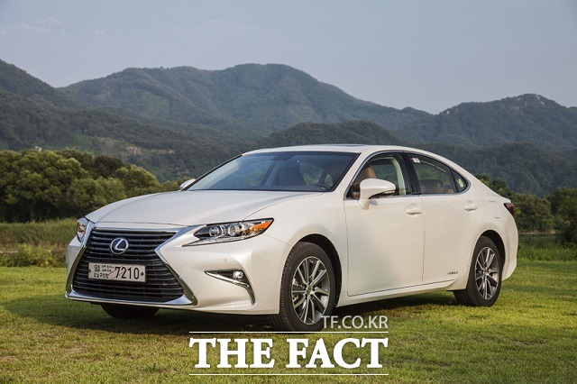 1일 렉서스가 전국 전시장에서 2016 올 뉴 ES를 판매한다고 밝혔다. / 렉서스 제공