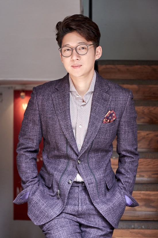 여자를 울려는 비틀렸던 사람들이 제자리를 찾는 과정을 담은 작품이었어요. 송창의는 여자를 울려를 이렇게 설명했다. /WS엔터테인먼트 제공