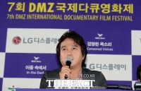 [TF포토] 기자 회견 갖는 조재현 DMZ국제다큐영화제 집행위원장