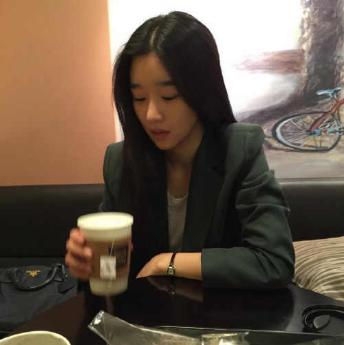 후~ 앗뜨앗뜨/ 서예지 인스타그램