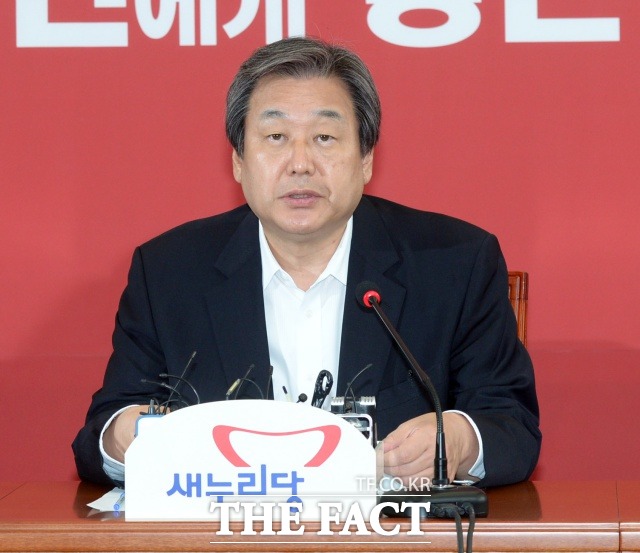 발목잡기 안돼 김무성 새누리당 대표는 2일 오전 10시 국회 교섭단체 연설에서 국민공천제(오픈프라이머리) 도입을 논의하기 위한 여야 대표 회담을 제안한다고 밝혔다./임영무 기자