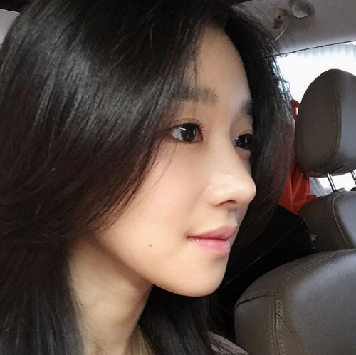 만화책을 푹~ 찢고 나온듯 청순한 미모의 만찢녀 서예지/ 서예지 인스타그램