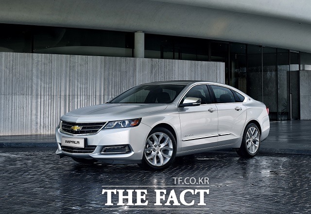 2일 쉐보레는 플래그십 세단 임팔라가 보험개발원이 시행한 세계자동차 수리기술 연구위원회(RCAR) 테스트에서 수입차 국내 평균 보험 등급인 5등급(40개 차량 브랜드/모델 평균) 대비 7등급 높은 12등급에 선정됐다고 밝혔다. / 한국지엠 제공