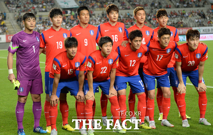 한국 축구대표팀이 라오스전에 앞서 기념촬영을 하고 있다.