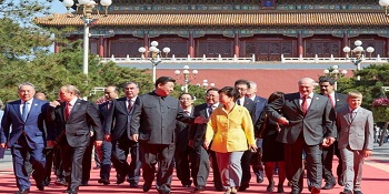  박 대통령, 시진핑 주석 우측 두 번째서 열병식 참관