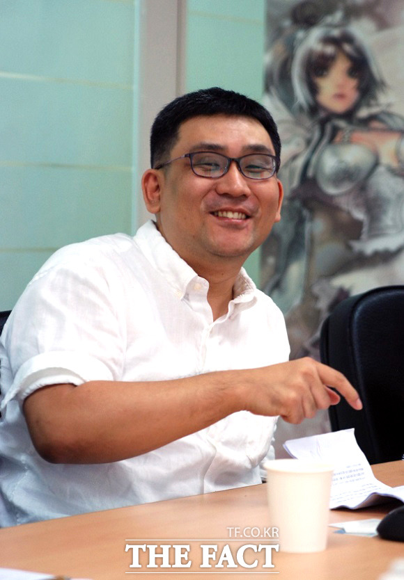 최연규 소프트맥스 이사는 올해로 게임업계에서 일한지 21년째를 맞았다. 그는 신작 PC온라인게임 ‘창세기전4’를 개발 중이다. ‘창세기전’ 시리즈는 그에게 각별한 게임이다. 17년간 이 게임을 만드는데 열정을 바쳤다. /최승진 기자