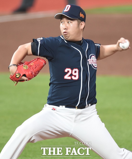 두산, NC 제압! 두산이 유희관의 호투를 앞세워 마산구장에서 열린 2015 타이어뱅크 KBO 리그 NC와 15차전에서 5-2로 이겼다. / 최용민 기자