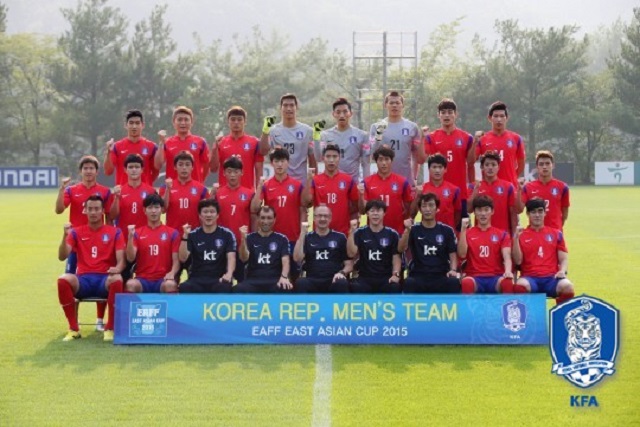 주도권 잡은 한국! 한국이 8일 레바논 시돈 시립경기장에서 열리고 있는 2018 러시아 월드컵 아시아 지역 2차 예선 G조 3차전 레바논과 원정 경기에서 전반 15분이 지나고 있는 현재 0-0으로 맞서고 있다. / 대한축구협회 제공