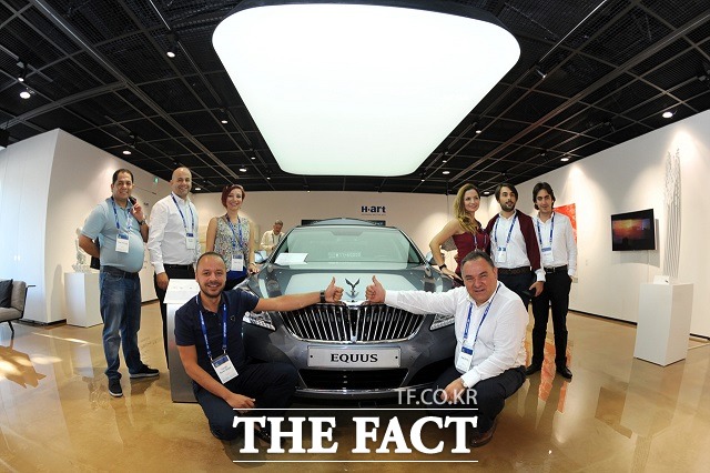 현대차는 행사 마지막 날인 11일, 서울 코엑스에서 딜러 콘퍼런스 프로그램을 진행, 현대차의 모던 프리미엄 전략과 글로벌 상품/마케팅 전략 및 딜러 운영 전략 등을 공유했다.