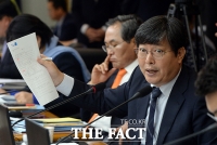 [TF포토] 이춘석, '헌재임용자에 대한 국정원 신원조사 의뢰 중단해야'